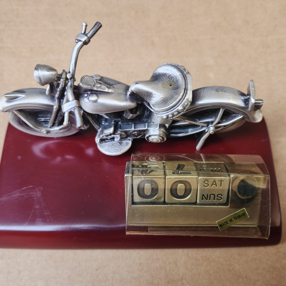 Vintage Silver Colored Motorcycle Desk Calendar And Pen Holder New